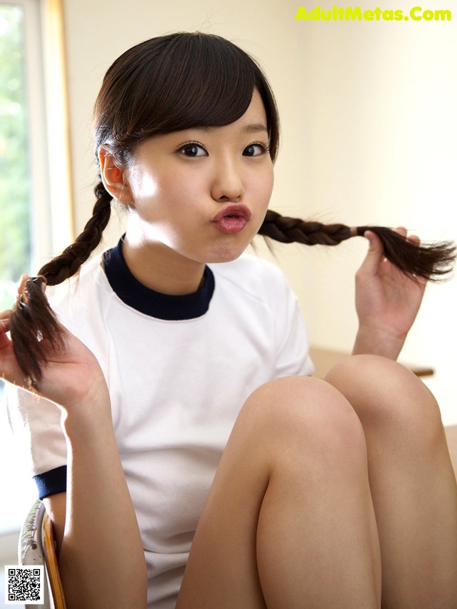 Kana Yuuki - Lynda Nude Pee No.a41a55