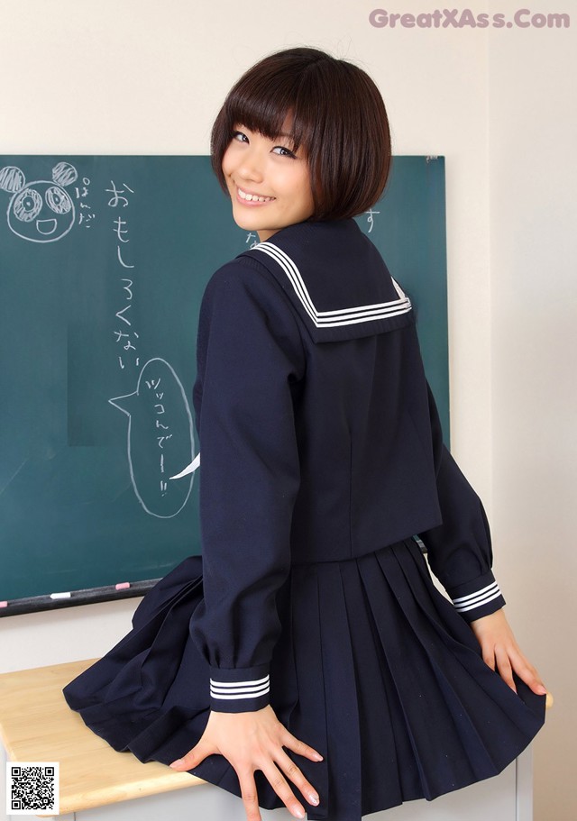 Hitomi Yasueda - Bea Chubbyebony Posing No.f88aeb